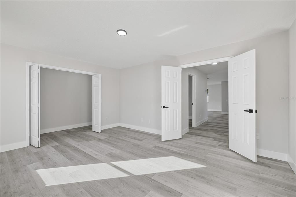 For Sale: $279,900 (2 beds, 2 baths, 1279 Square Feet)