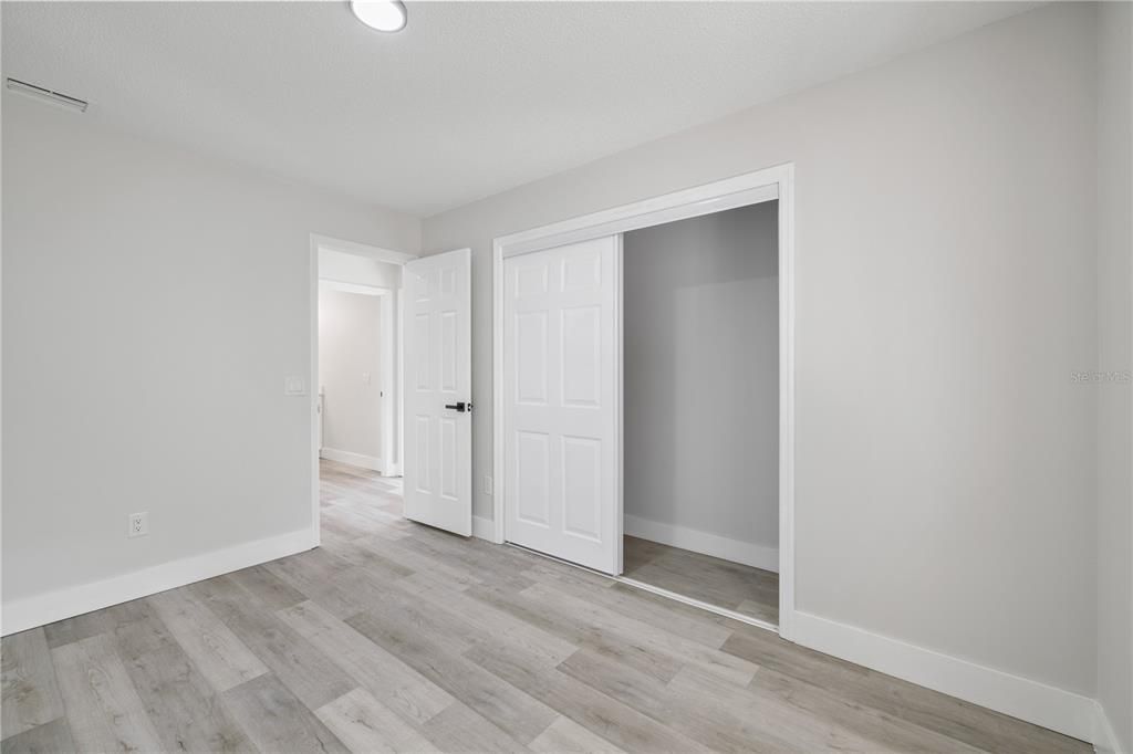 For Sale: $279,900 (2 beds, 2 baths, 1279 Square Feet)