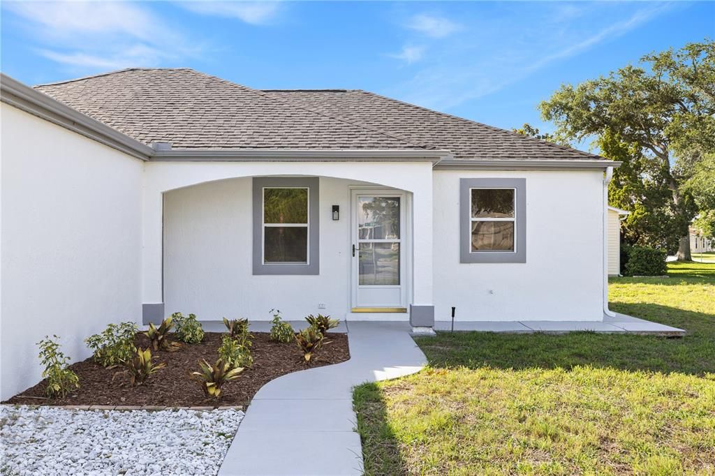 For Sale: $279,900 (2 beds, 2 baths, 1279 Square Feet)