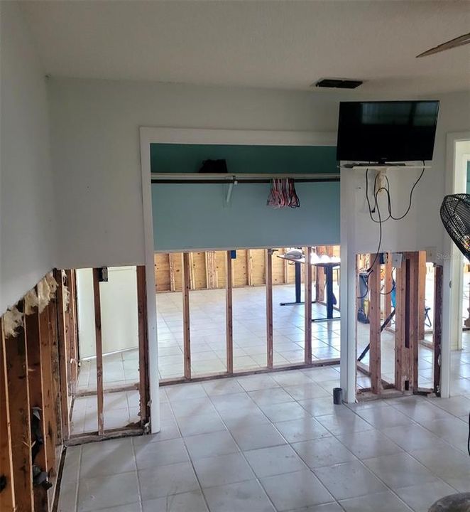 For Sale: $475,000 (2 beds, 2 baths, 1008 Square Feet)