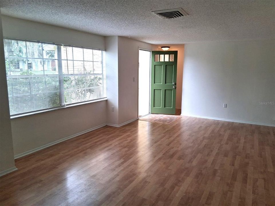 В аренду: $1,750 (2 спален, 2 ванн, 1398 Квадратных фут)