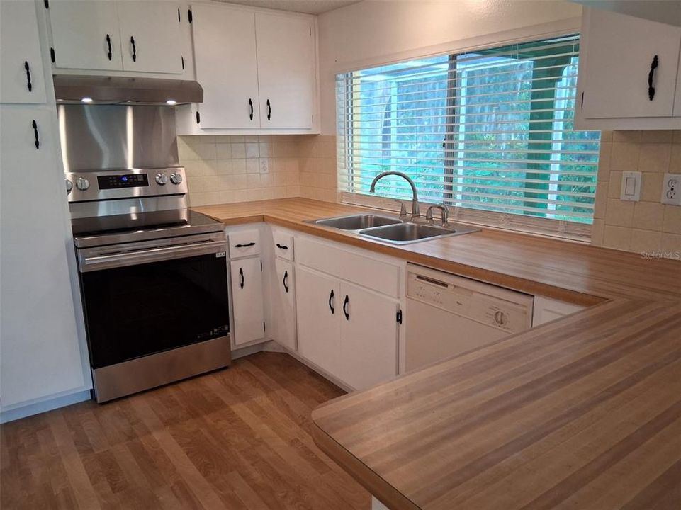 В аренду: $1,750 (2 спален, 2 ванн, 1398 Квадратных фут)