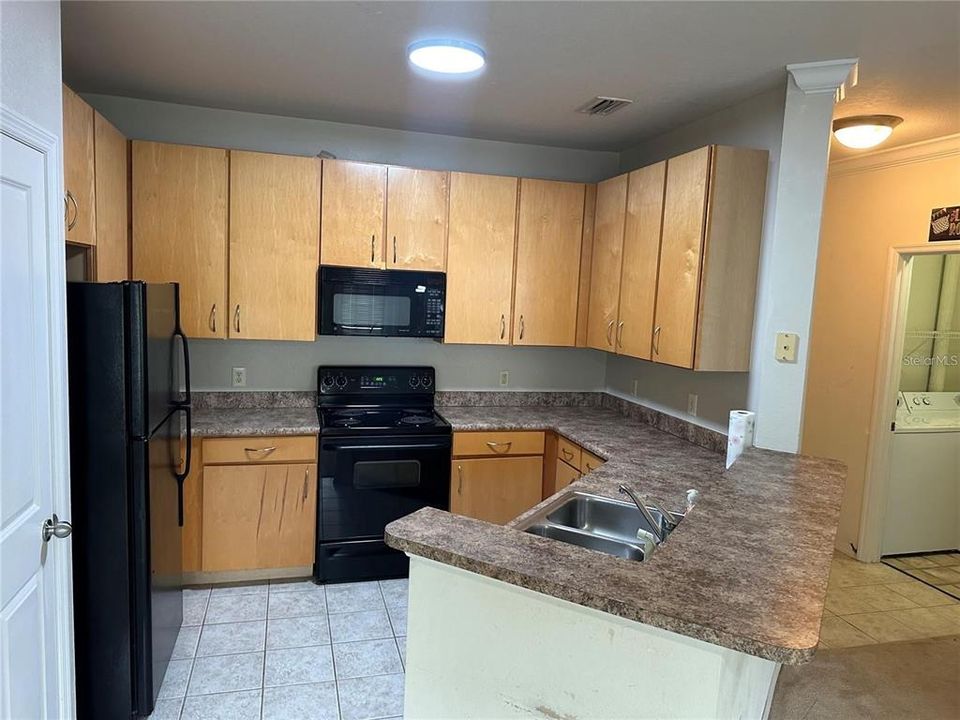 For Rent: $1,275 (1 beds, 1 baths, 908 Square Feet)