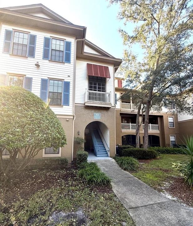For Rent: $1,275 (1 beds, 1 baths, 908 Square Feet)