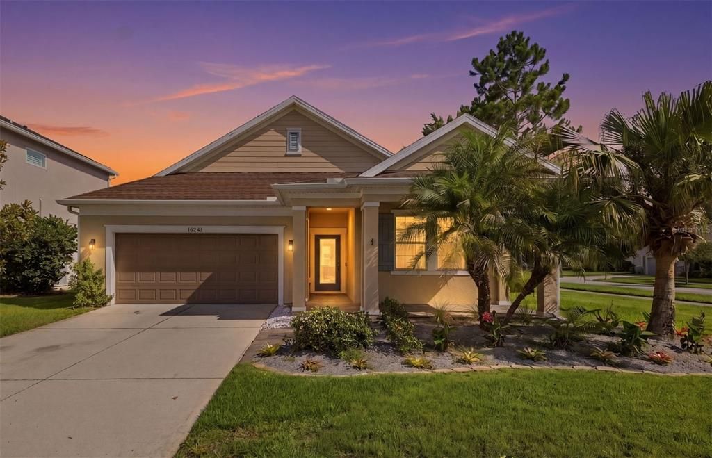 Active With Contract: $520,000 (4 beds, 2 baths, 1975 Square Feet)