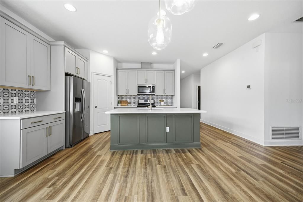 Active With Contract: $520,000 (4 beds, 2 baths, 1975 Square Feet)