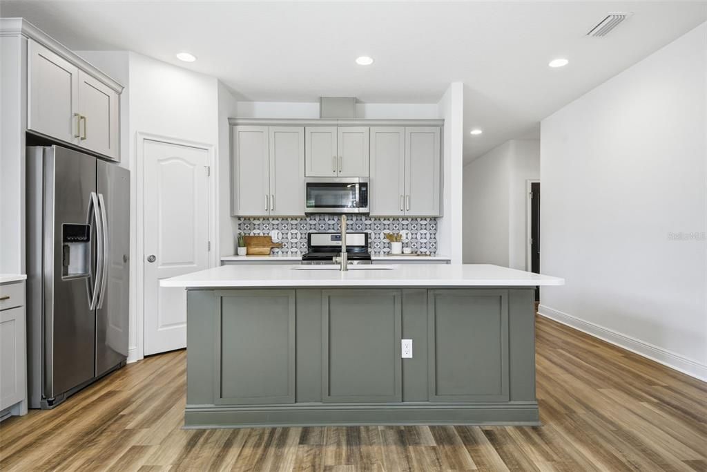 Active With Contract: $520,000 (4 beds, 2 baths, 1975 Square Feet)