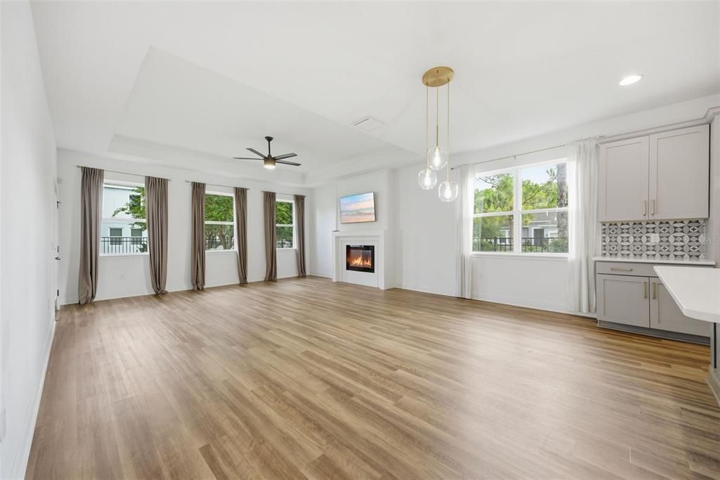 Active With Contract: $520,000 (4 beds, 2 baths, 1975 Square Feet)