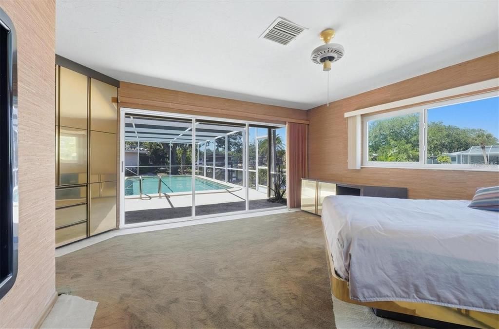 合同活跃: $1,050,000 (0.33 acres)