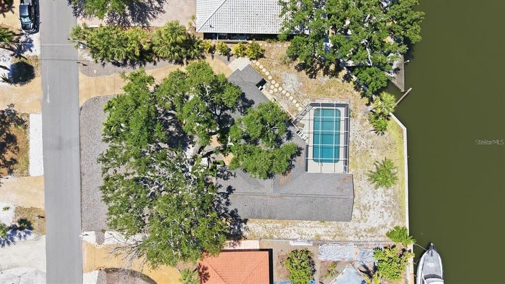 合同活跃: $1,050,000 (0.33 acres)