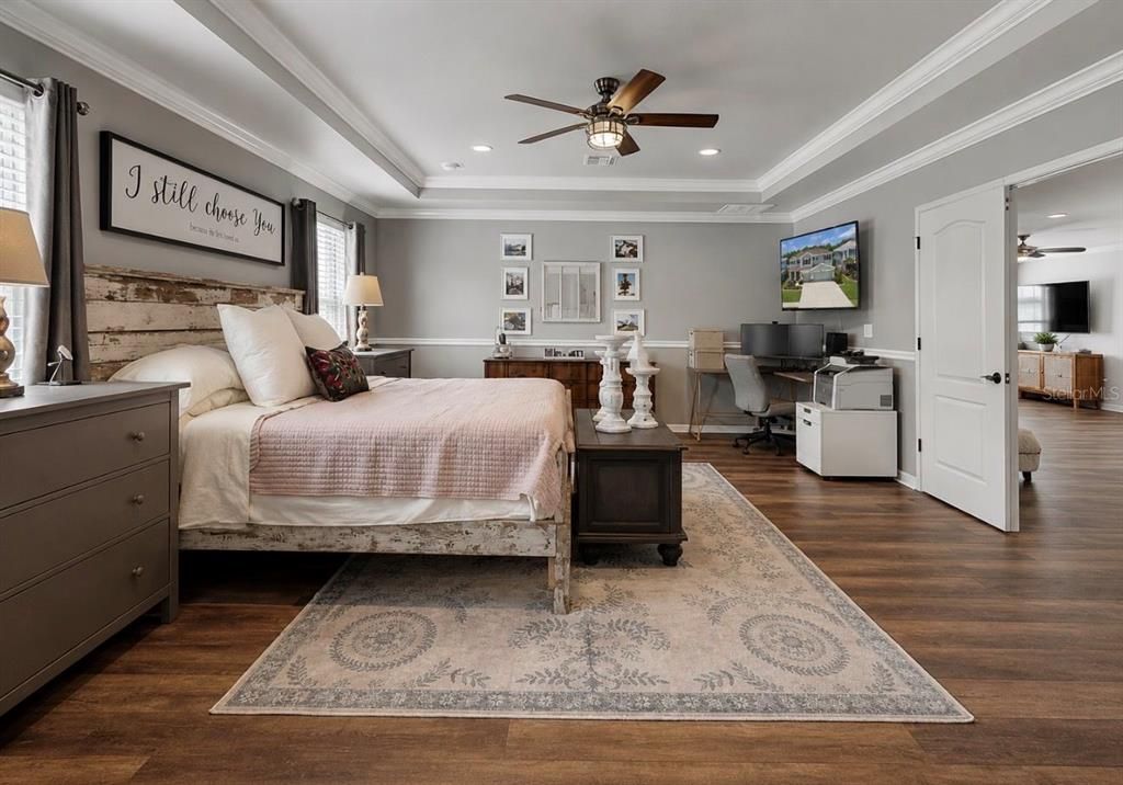 For Sale: $650,000 (5 beds, 4 baths, 3915 Square Feet)