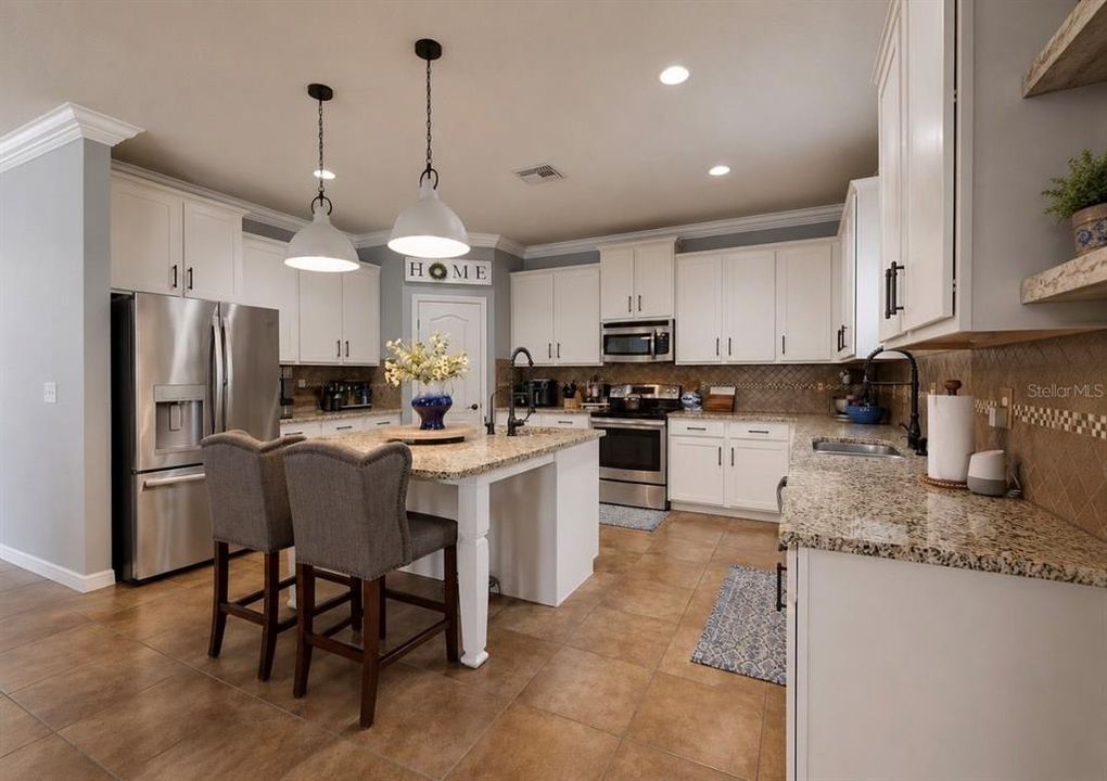 For Sale: $650,000 (5 beds, 4 baths, 3915 Square Feet)
