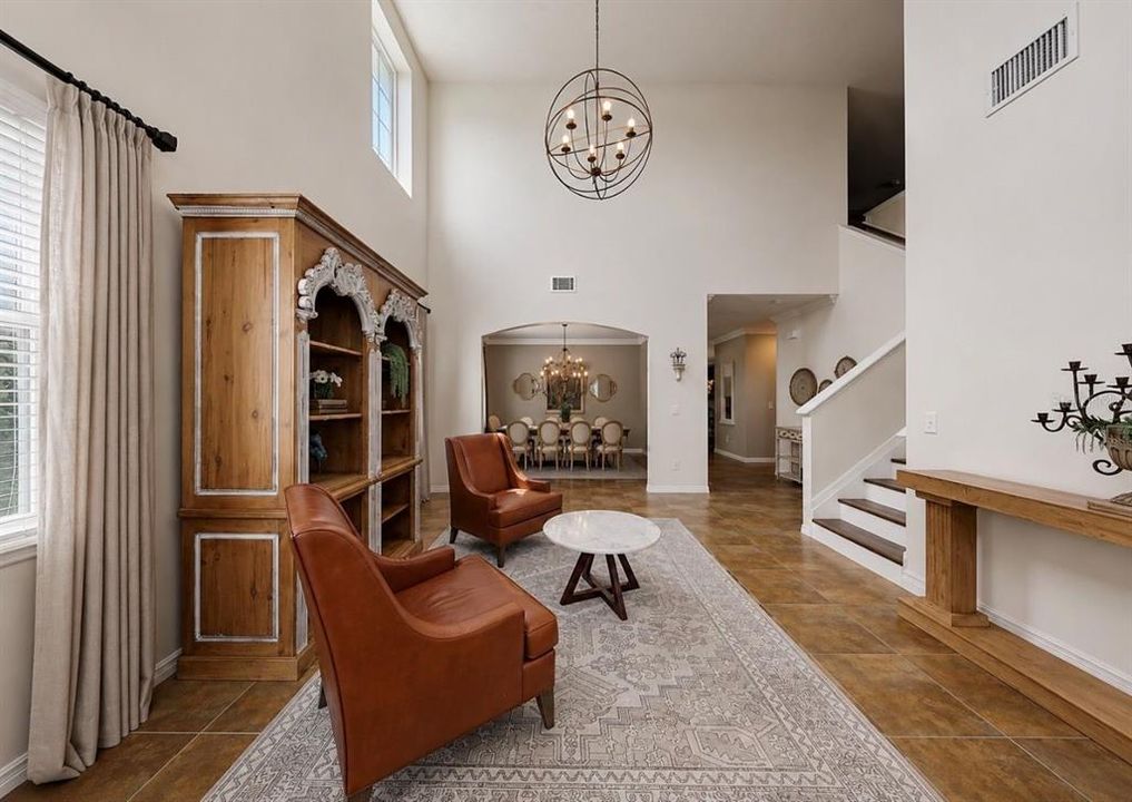 For Sale: $650,000 (5 beds, 4 baths, 3915 Square Feet)