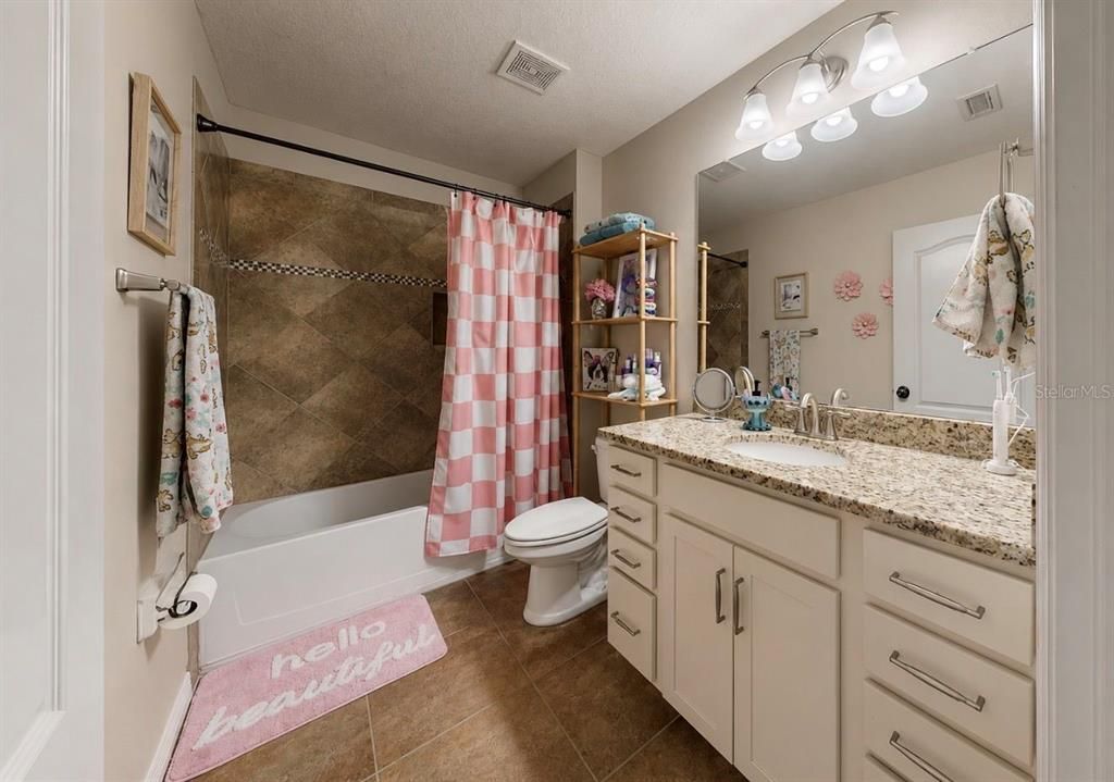 For Sale: $650,000 (5 beds, 4 baths, 3915 Square Feet)