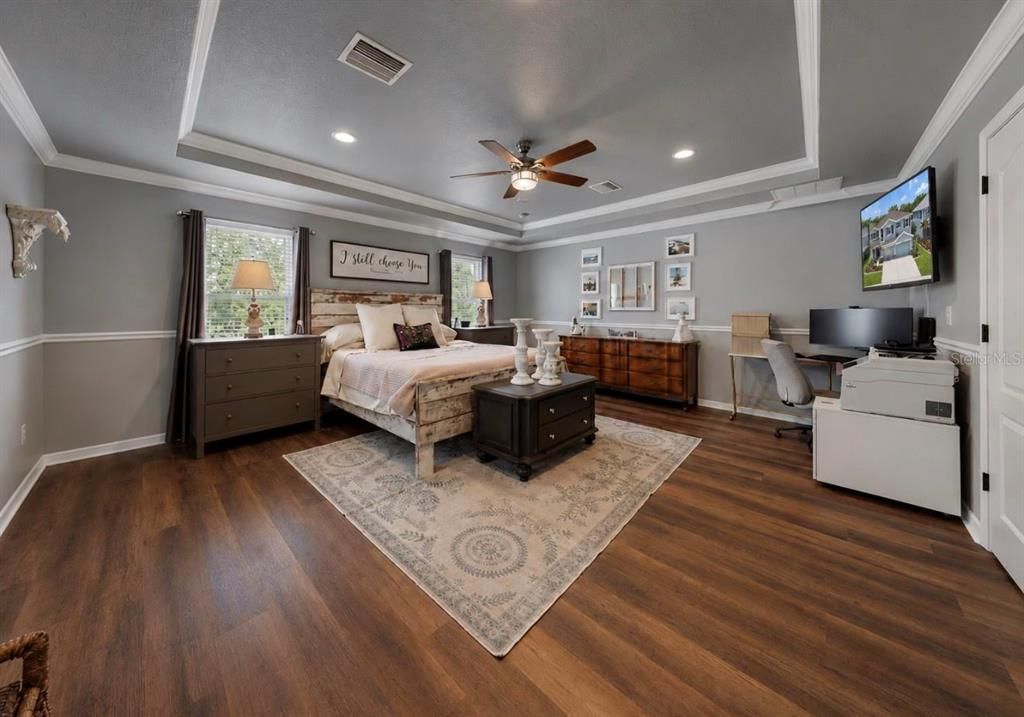 For Sale: $650,000 (5 beds, 4 baths, 3915 Square Feet)