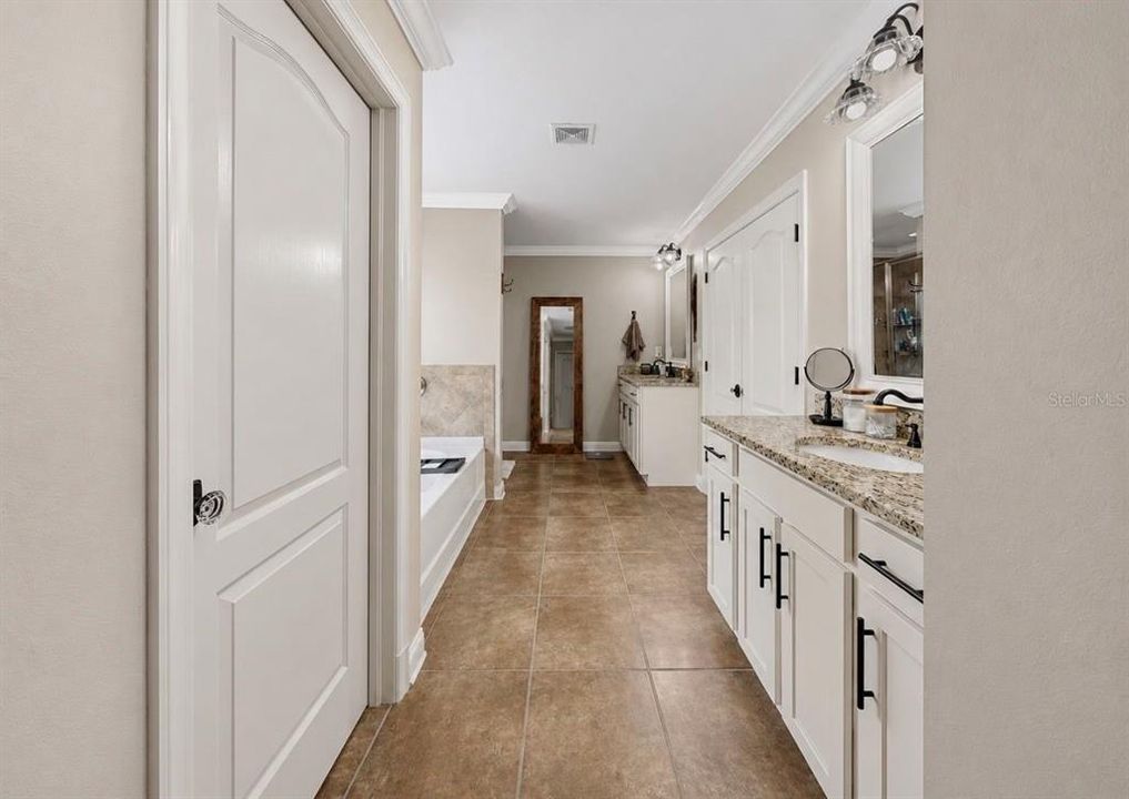 For Sale: $650,000 (5 beds, 4 baths, 3915 Square Feet)