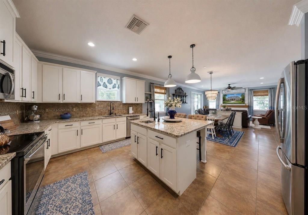 For Sale: $650,000 (5 beds, 4 baths, 3915 Square Feet)
