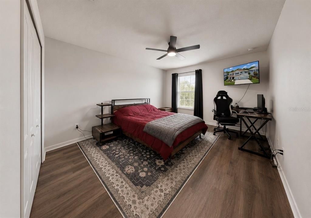 For Sale: $650,000 (5 beds, 4 baths, 3915 Square Feet)