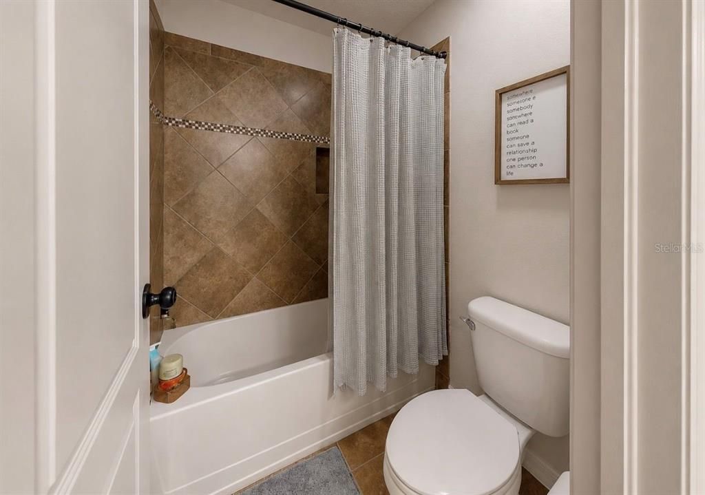 For Sale: $650,000 (5 beds, 4 baths, 3915 Square Feet)