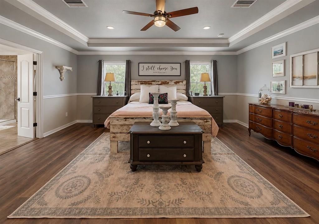 For Sale: $650,000 (5 beds, 4 baths, 3915 Square Feet)