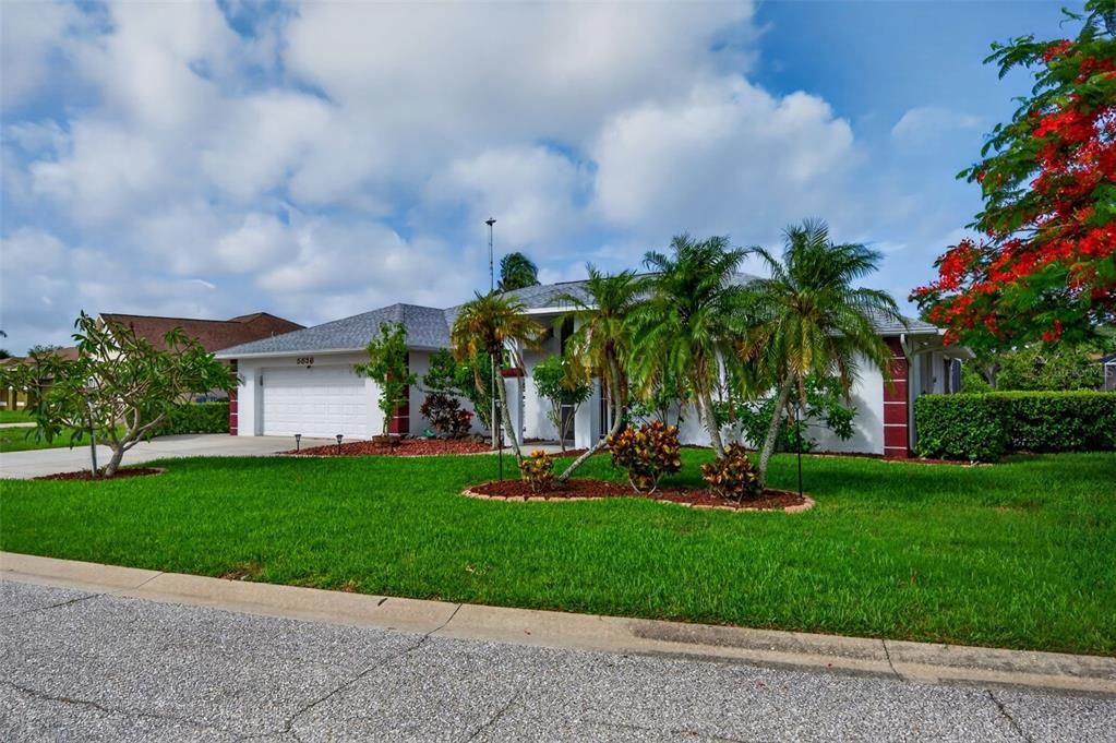 For Sale: $500,000 (3 beds, 2 baths, 2043 Square Feet)