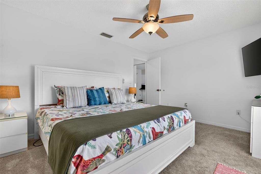 For Sale: $500,000 (3 beds, 2 baths, 2043 Square Feet)
