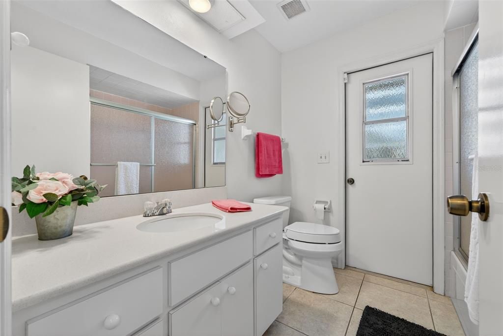 For Sale: $500,000 (3 beds, 2 baths, 2043 Square Feet)