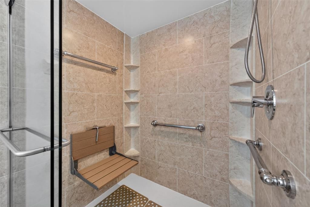 For Sale: $500,000 (3 beds, 2 baths, 2043 Square Feet)