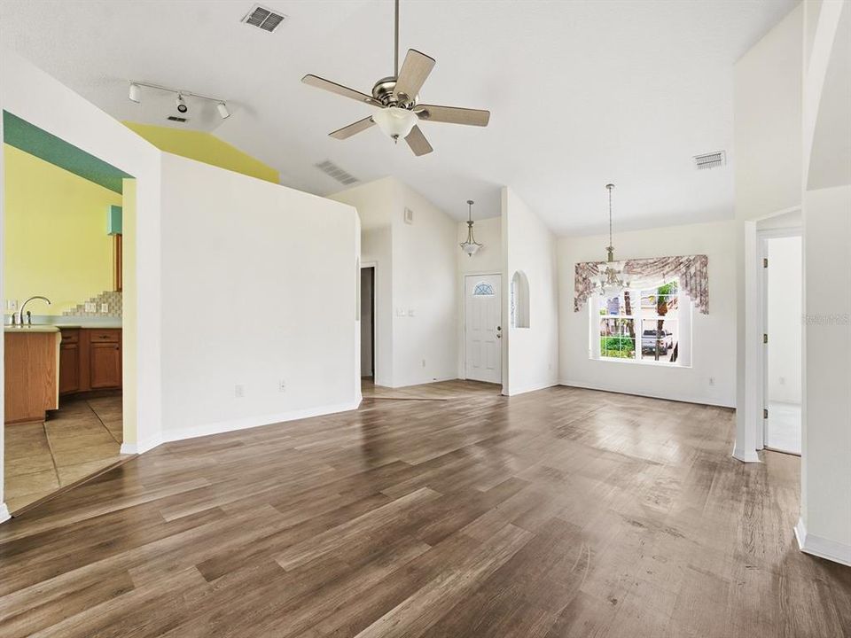 En Venta: $305,000 (3 camas, 2 baños, 1818 Pies cuadrados)