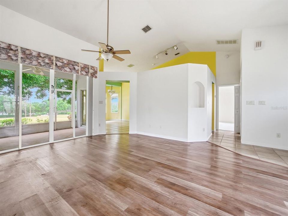 En Venta: $305,000 (3 camas, 2 baños, 1818 Pies cuadrados)