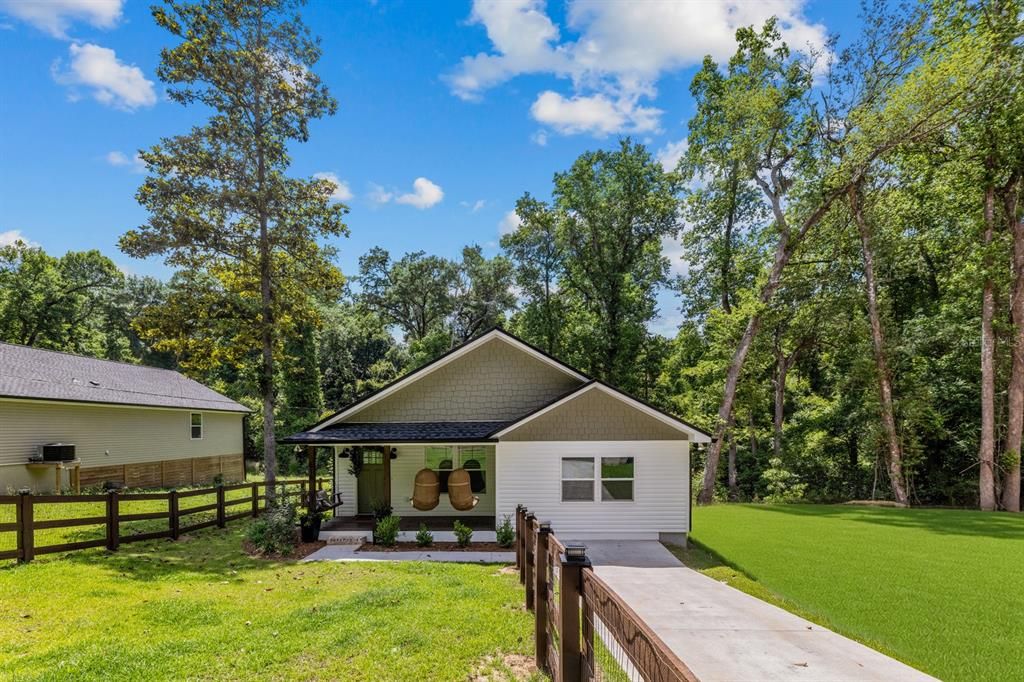 For Sale: $385,000 (3 beds, 3 baths, 1873 Square Feet)