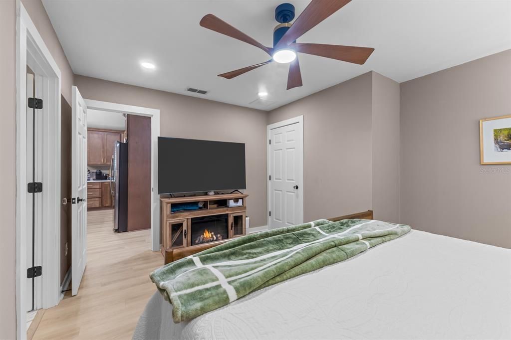 For Sale: $385,000 (3 beds, 3 baths, 1873 Square Feet)