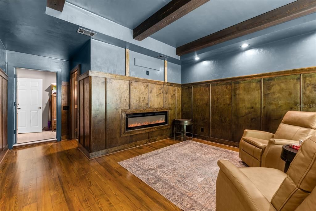 For Sale: $385,000 (3 beds, 3 baths, 1873 Square Feet)