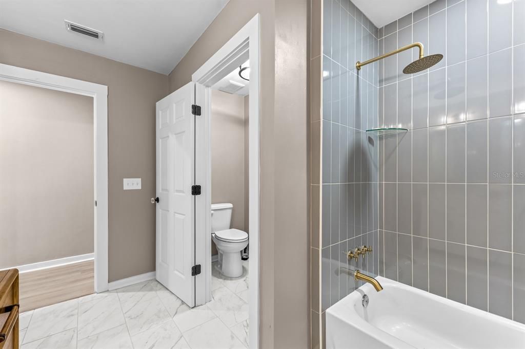 For Sale: $385,000 (3 beds, 3 baths, 1873 Square Feet)