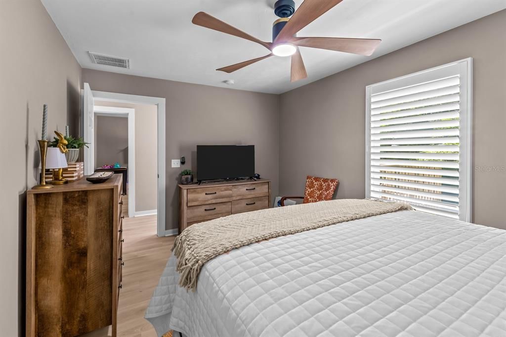 For Sale: $385,000 (3 beds, 3 baths, 1873 Square Feet)