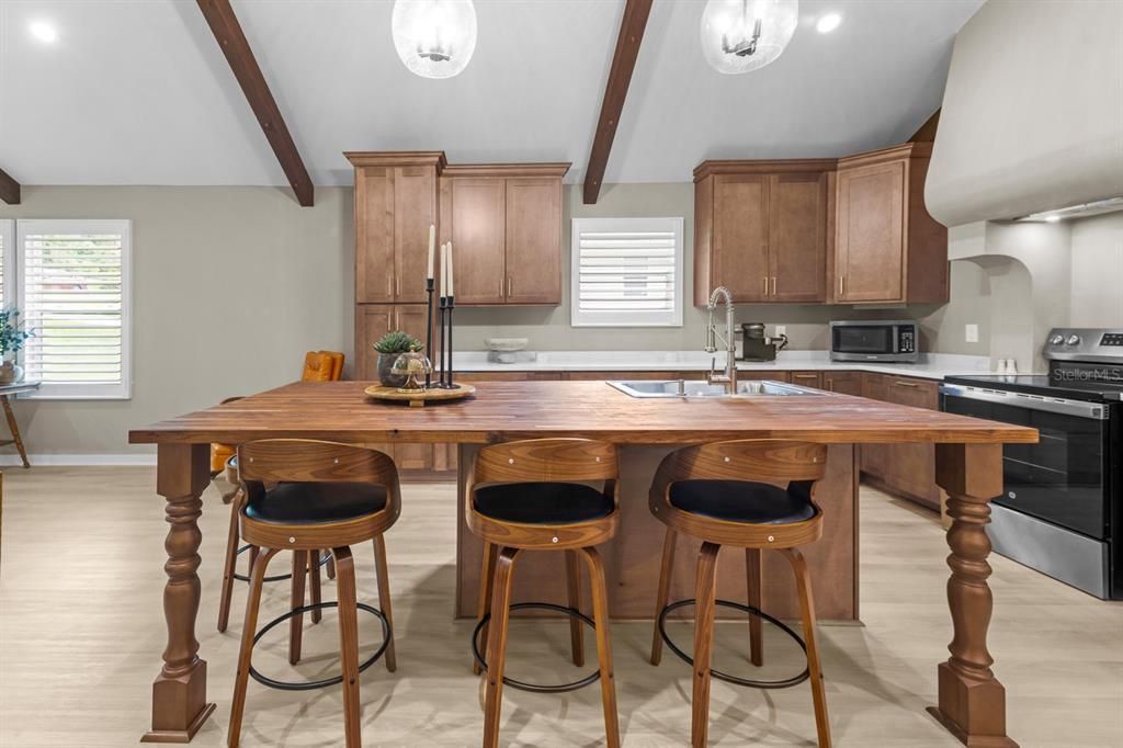For Sale: $385,000 (3 beds, 3 baths, 1873 Square Feet)