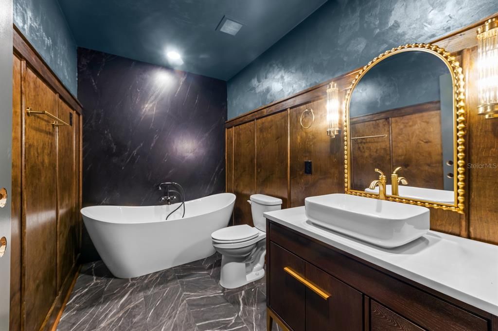 For Sale: $385,000 (3 beds, 3 baths, 1873 Square Feet)