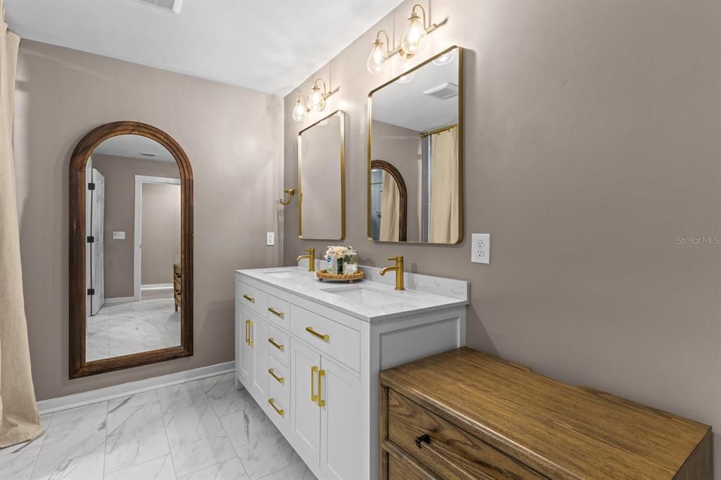 For Sale: $385,000 (3 beds, 3 baths, 1873 Square Feet)