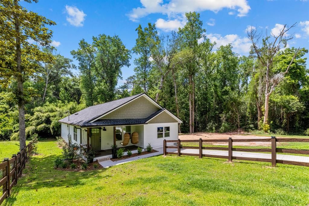 For Sale: $385,000 (3 beds, 3 baths, 1873 Square Feet)