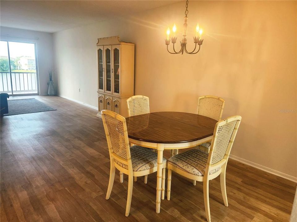 For Sale: $88,000 (2 beds, 1 baths, 1040 Square Feet)