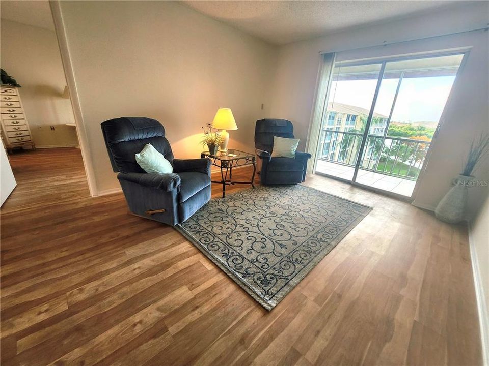 For Sale: $88,000 (2 beds, 1 baths, 1040 Square Feet)