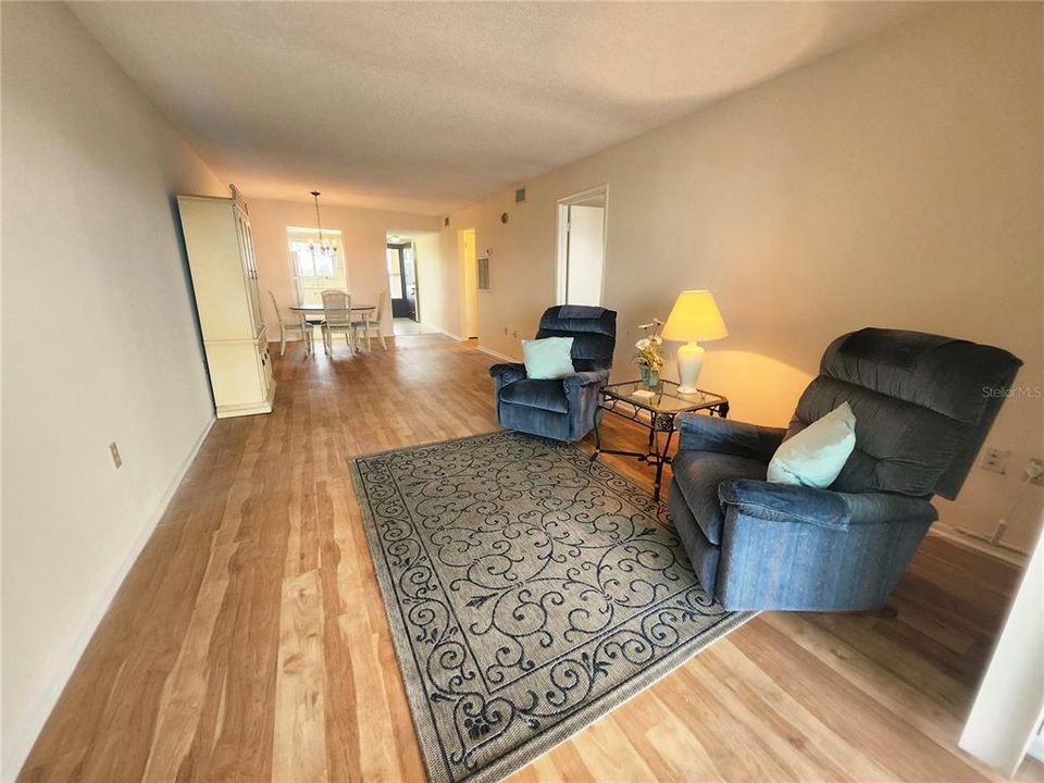 For Sale: $88,000 (2 beds, 1 baths, 1040 Square Feet)