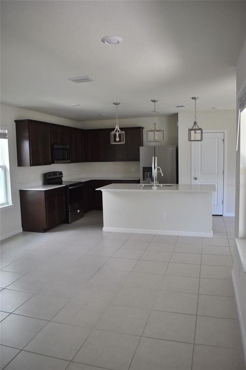 For Rent: $2,500 (4 beds, 3 baths, 1876 Square Feet)
