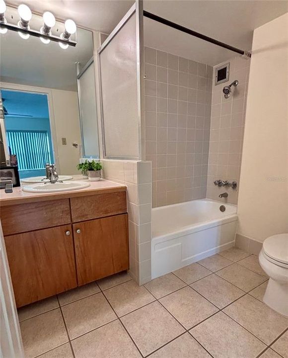 For Rent: $2,350 (2 beds, 2 baths, 1104 Square Feet)
