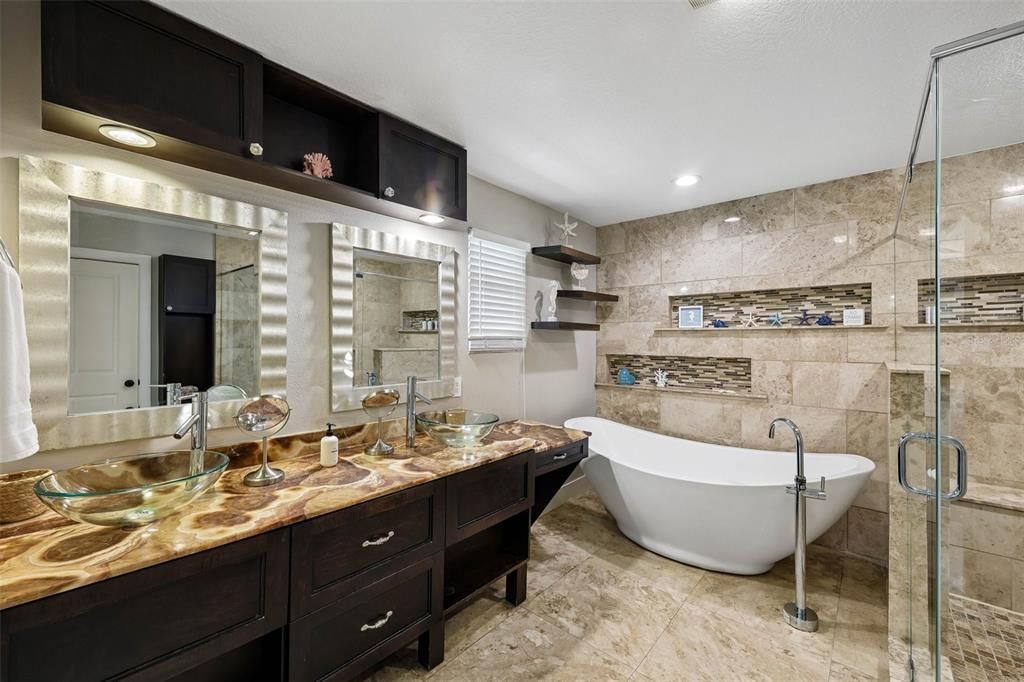 На продажу: $999,999 (4 спален, 2 ванн, 2347 Квадратных фут)