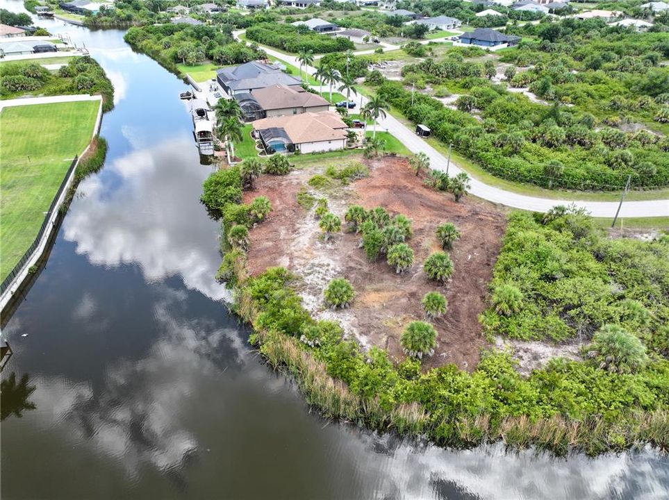 На продажу: $270,000 (0.62 acres)