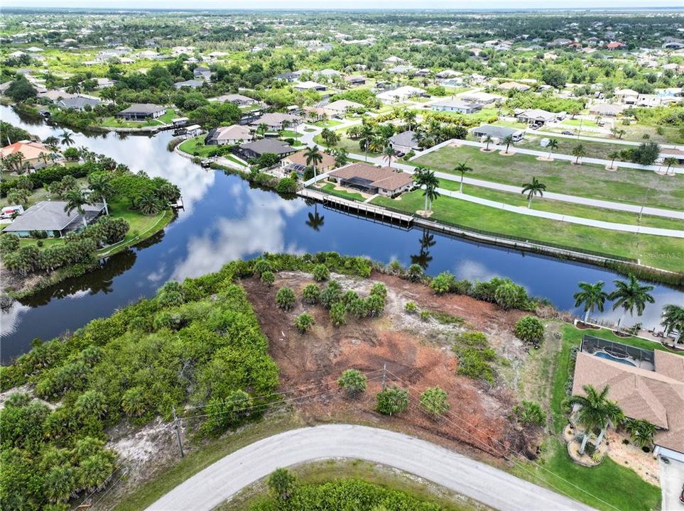 На продажу: $270,000 (0.62 acres)