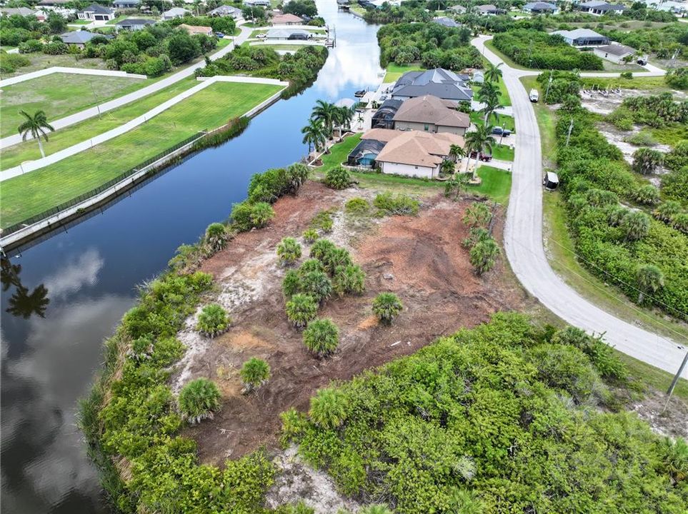 На продажу: $270,000 (0.62 acres)