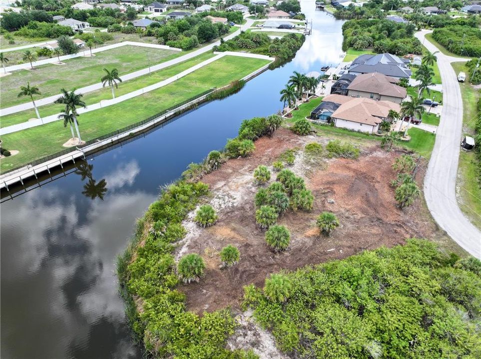 На продажу: $270,000 (0.62 acres)