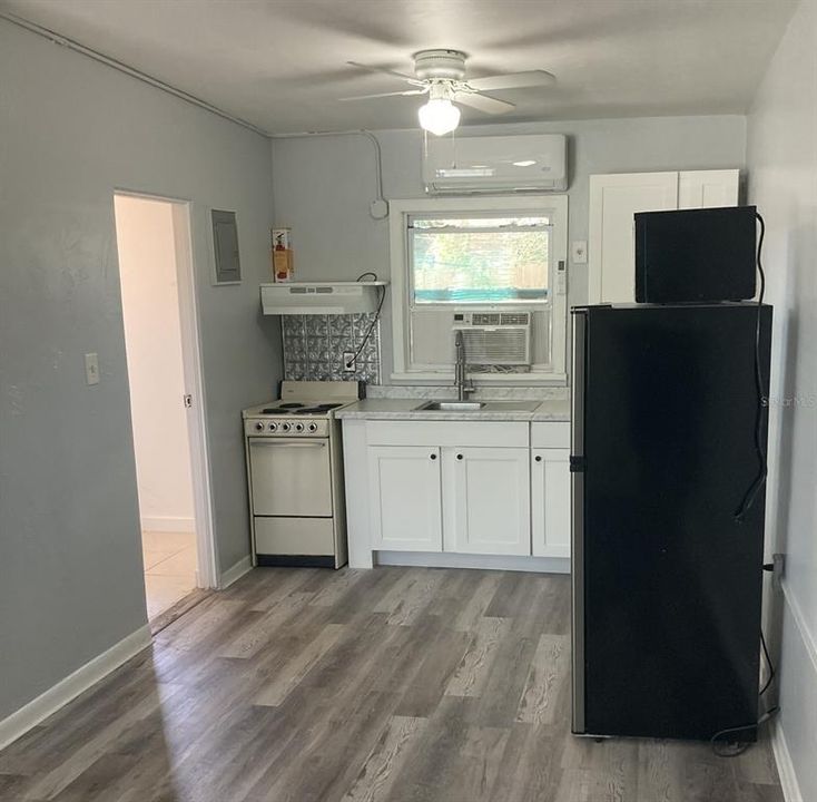 For Rent: $950 (1 beds, 1 baths, 295 Square Feet)